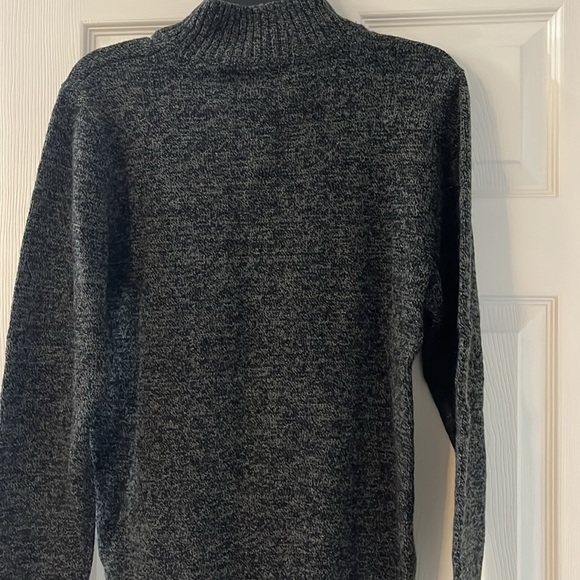 Old Navy men’s sweater - Picture 3 of 3